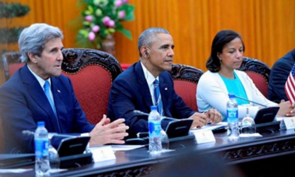 Trong cuộc họp với chính phủ Việt Nam, ông Obama đã dùng loại nước uống gì?